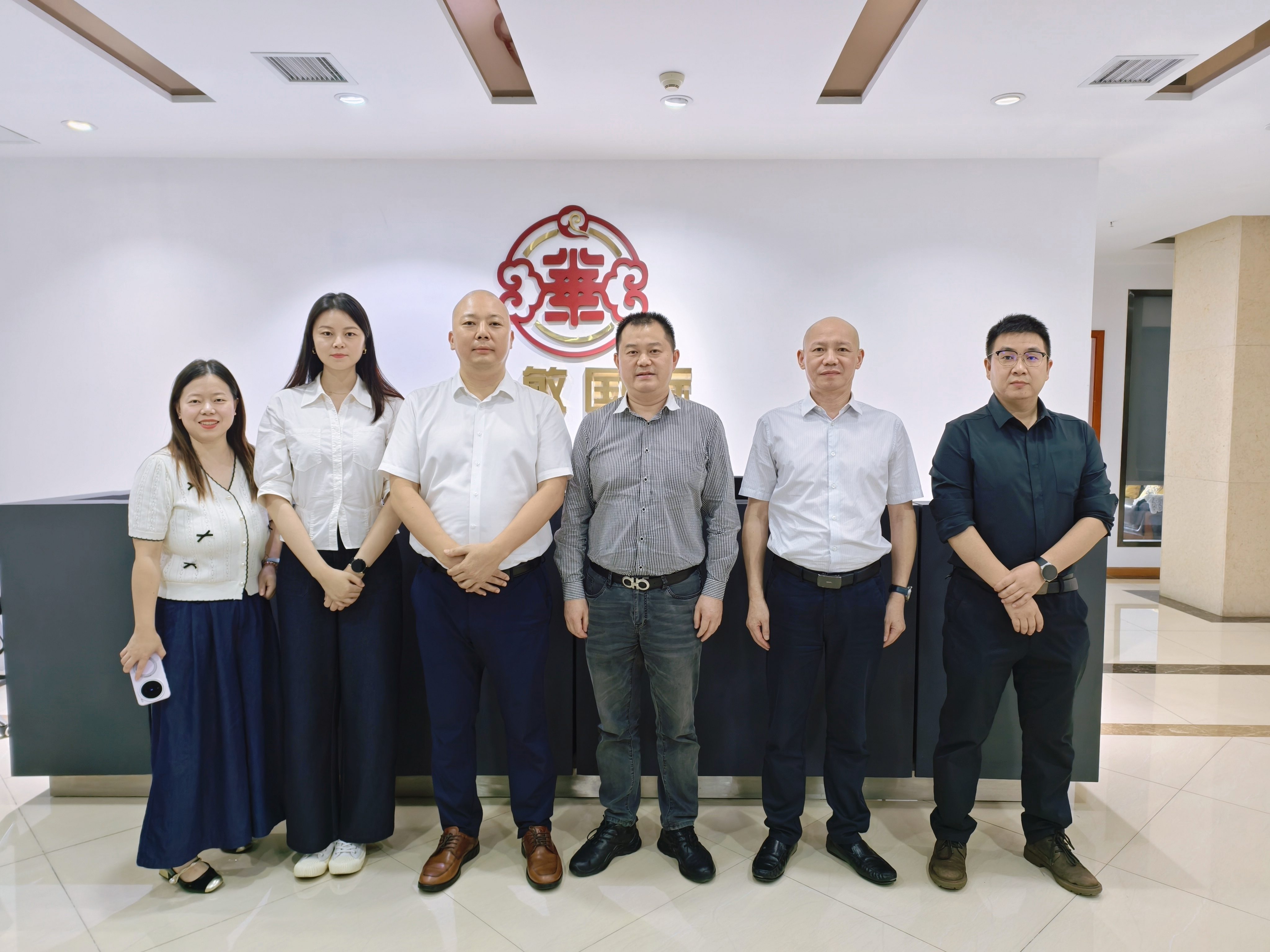 携手话未来：集团与南充产业发展集团座谈​交流