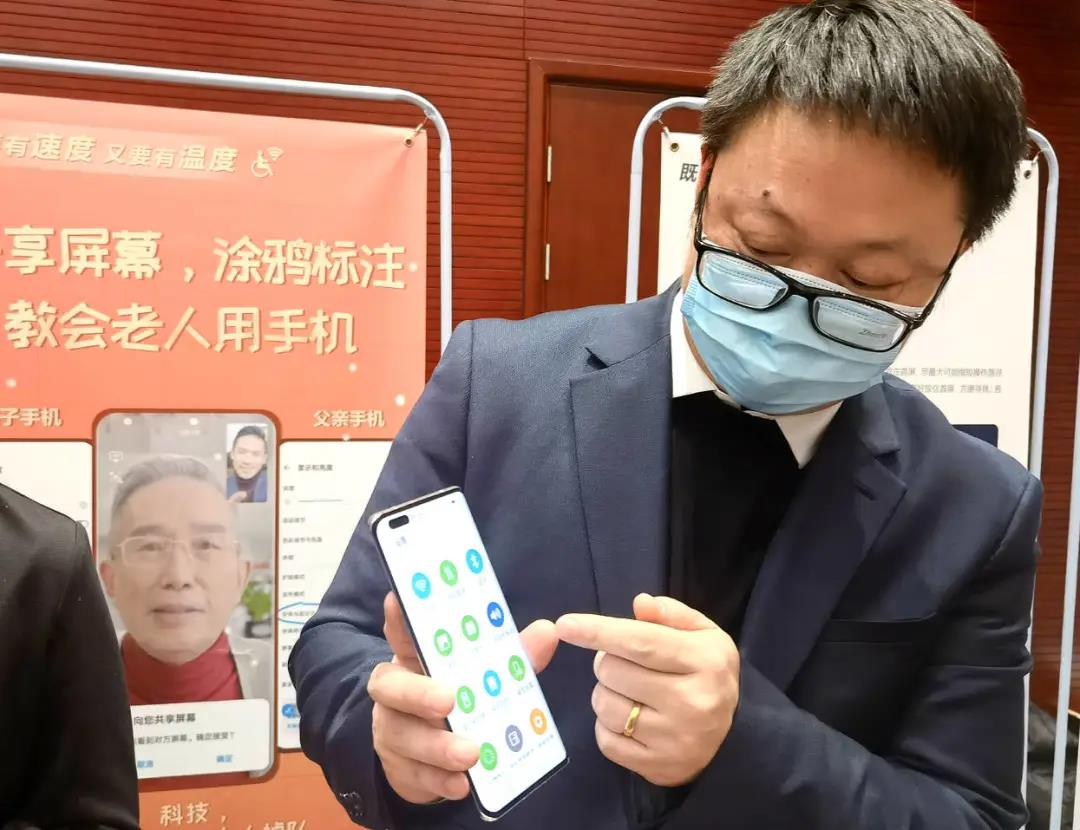 参与研发脑电控制智慧轮椅北京十三中学生将赴米兰冬奥会交流